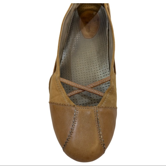 Cole Haan Nike Air Cognac Leather and suede Flats Size 9AA, fits an 8.5 M - Picture 5 of 9